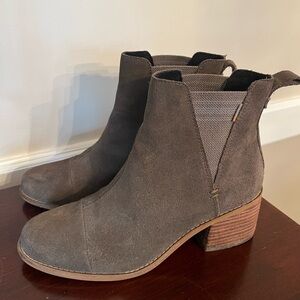 Toms Suede Ankle Booties 8.5 dark olive green
